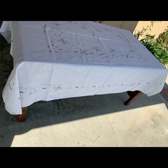 Table Cloths - Picture 7 of 9